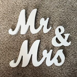 White 'Mr & Mrs' Decorative Sign